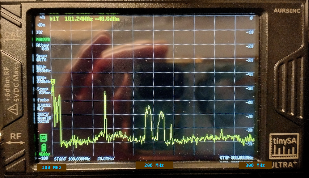 photo of Tiny SA spectrum analyzer screen showing the described twin signals
